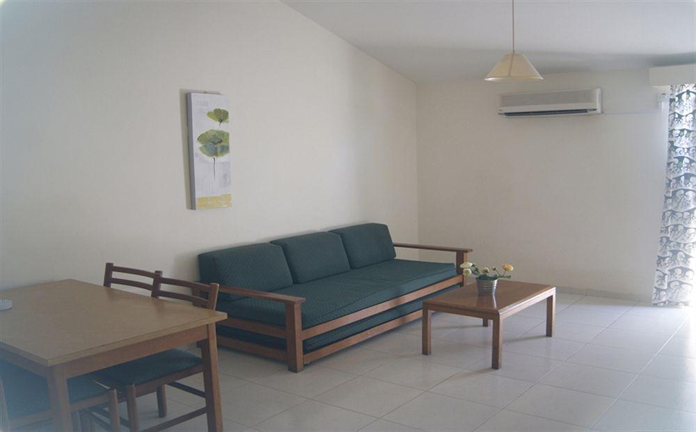 Mandalena Hotel Apartments プロタラス エクステリア 写真