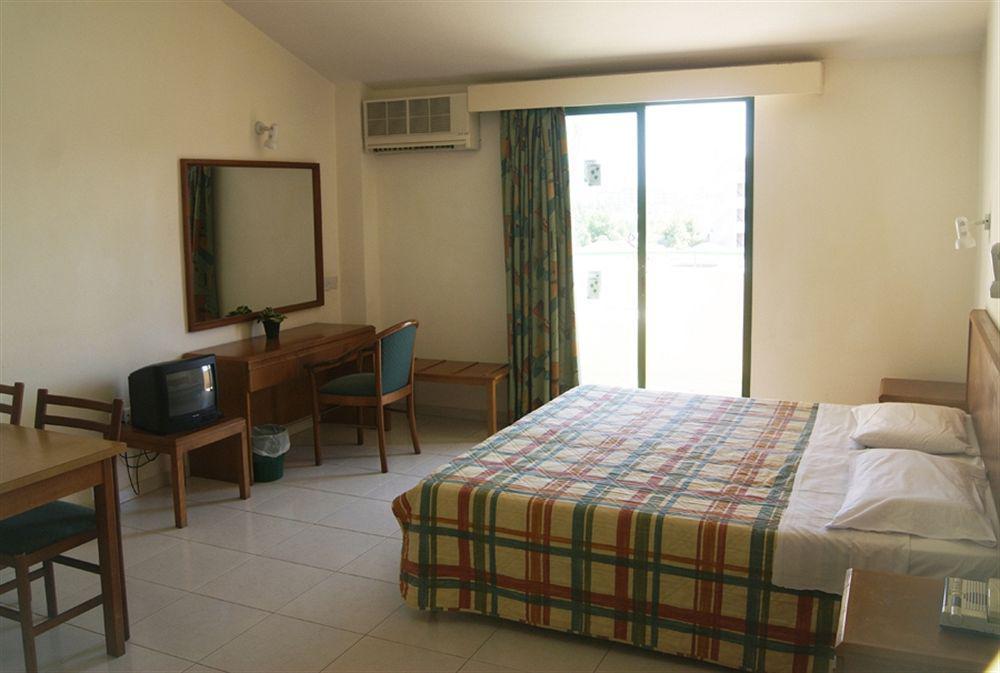 Mandalena Hotel Apartments プロタラス エクステリア 写真
