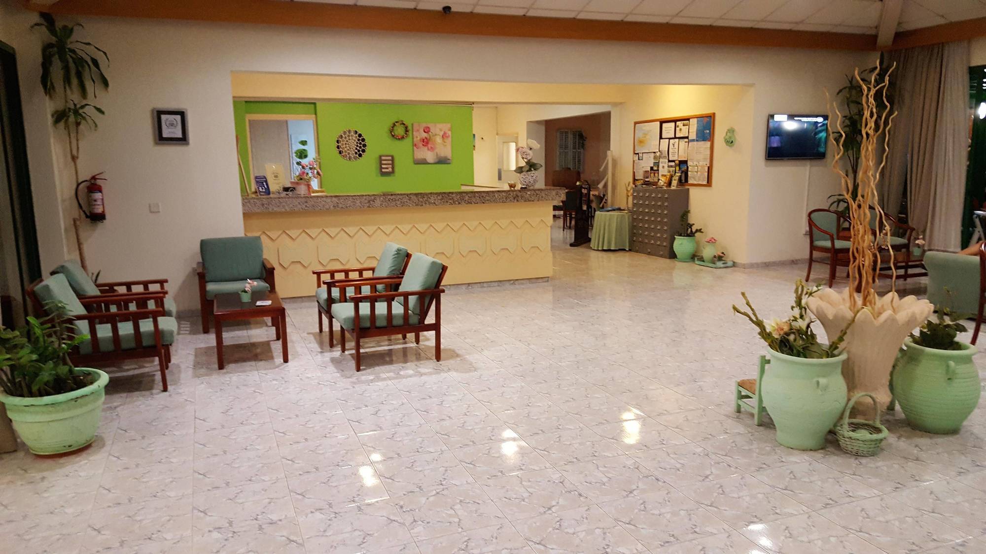Mandalena Hotel Apartments プロタラス エクステリア 写真