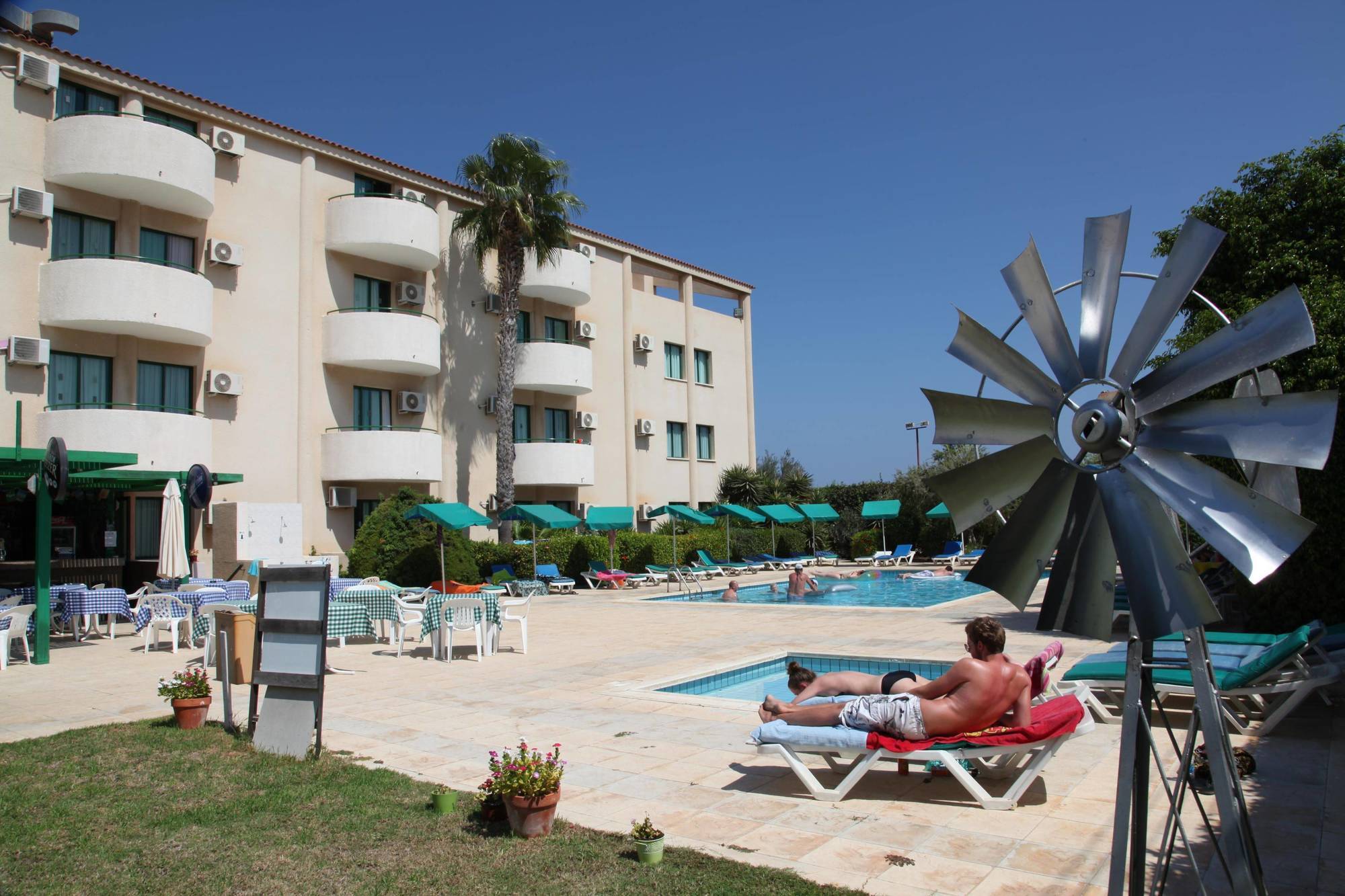 Mandalena Hotel Apartments プロタラス エクステリア 写真