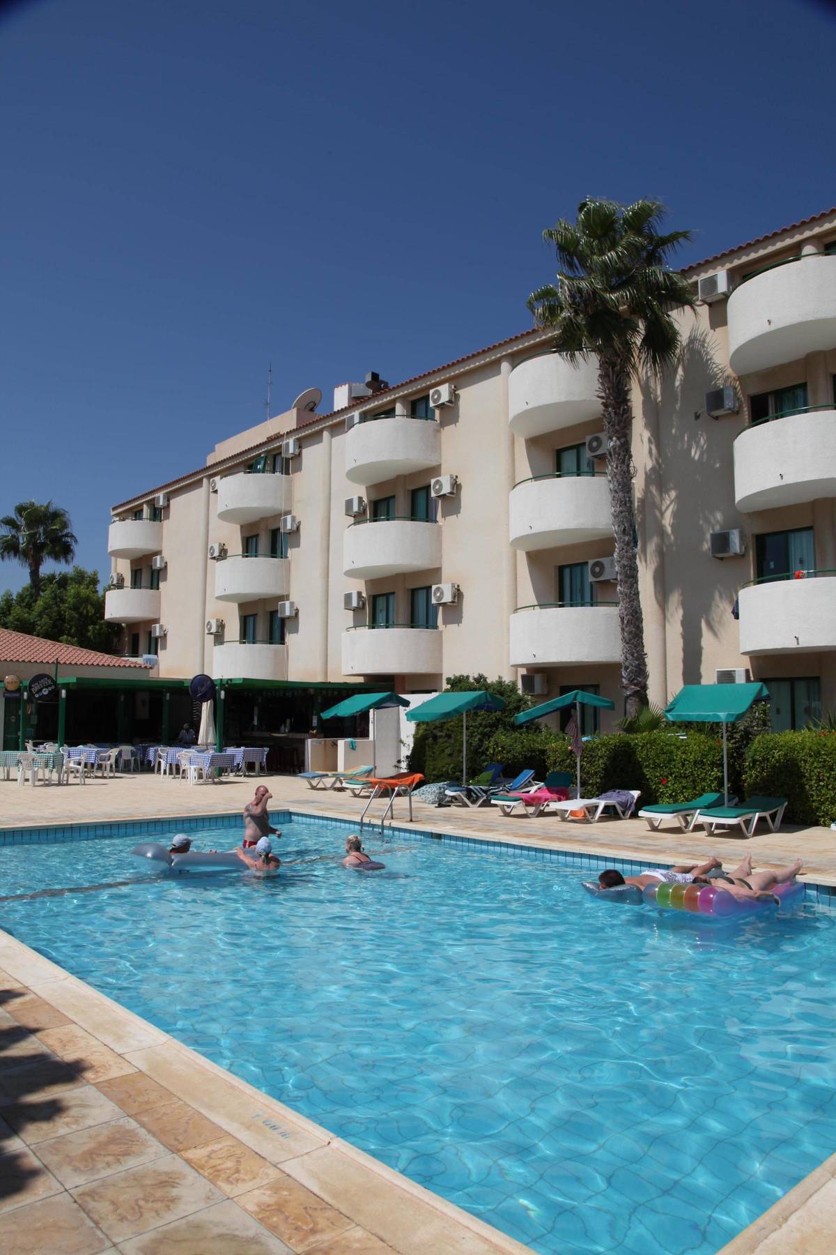 Mandalena Hotel Apartments プロタラス エクステリア 写真